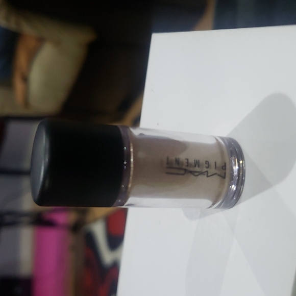 Qty-1 MAC Pigment Mini - Picture 3 of 9